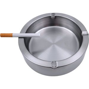 Cenicero de metal artesanal con un diseño elegante y duradero que combina funcionalidad con un atractivo decorativo. - Product Image 3