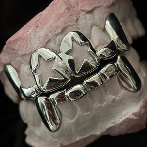 ชุดกริลล์ซแบบเปิดหน้าลายดาว |   กริลล์ฟันทองคำขาวแบบสั่งทำ - Product Image 1