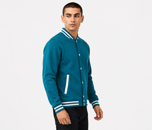 Chaqueta universitaria hecha con materiales duraderos y un ajuste cómodo que ofrece un estilo atemporal para un estilo de vida activo, informal y a la vanguardia de la moda. - Product Image 4