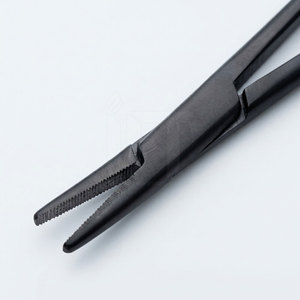 Portaagujas Quirúrgicos Manuales con Recubrimiento Negro, Herramienta Profesional de Mano, Mordazas Anodizadas en Negro Mate para Aplicaciones de Cirugía General - Product Image 2