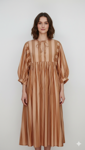 เดรสสั้นทรงเอไลน์ลายดอกไม้สีน้ำตาลเบจ ผ้าฝ้าย 100% สไตล์โบฮีเมียนสำหรับผู้หญิง เอวธรรมชาติ ระบายอากาศได้ดี เนื้อผ้านุ่ม ทำมือ สวมใส่สบายๆ ในวันสบายๆ แขน 3/4 - Product Image 4