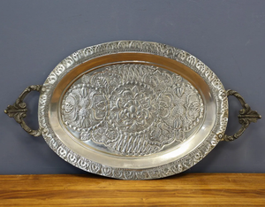 Bandeja de Servir Ovalada de Metal Grabada a Mano Estilo Marroquí, Bandeja Decorativa de Latón Plateado Vintage para Té y Café con Asa - Product Image 1