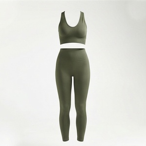 ชุดโยคะไซส์ใหญ่สำหรับผู้หญิง ชุดออกกำลังกายสองชิ้น ผ้าไร้ตะเข็บ ยืดหยุ่นสูง กางเกงเลกกิ้งเอวสูง เสื้อชั้นในแบบ Racerback ชุดออกกำลังกาย - Product Image 1