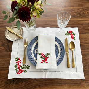 Sets de Nappes et Serviettes Personnalisés en Lin Brodé Fait Main de Luxe à Points Français Rouge Mimosa, Lavables et Réutilisables, Vente en Gros - Product Image 4