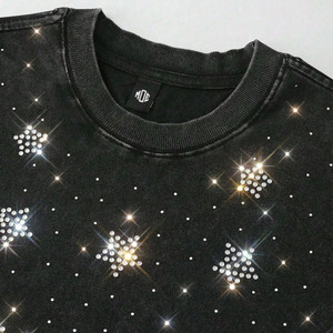 เสื้อยืดผู้ชายลายดาวประดับคริสตัลหรูหรา สีดำฟอกย้อมทรงโอเวอร์ไซส์ ผ้าคอตตอนหนานุ่ม สไตล์สตรีทแวร์ - Product Image 3