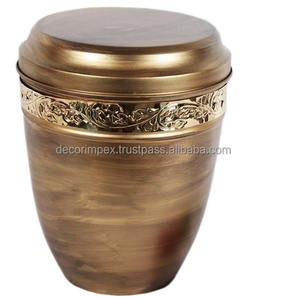 Urne de crémation en aluminium de meilleure qualité pour adultes Gravure à la main Conception de fleurs Cendres humaines Urnes de crémation pour adultes - Product Image 1