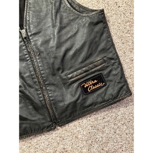 Veste de moto vintage en cuir véritable noir avec patch d'aigle au dos, fermeture éclair sur le devant, plusieurs poches et style motard classique pour homme - Product Image 5
