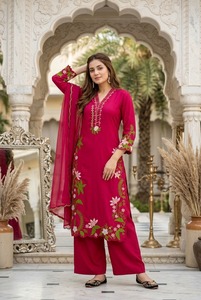 Conjunto de Kurta y Palazzo de Corte Recto Estilo Pakistaní de Seda Romana Regal con Dupatta de Georgette Bordada, Ropa Étnica - Product Image 5