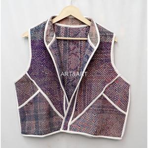 Chaleco Corto Kantha Multicolor Hecho a Mano para Mujer, 100% Algodón, Patrón de Patchwork Tejido, Detalle de Botones Cubiertos, Ecológico - Product Image 3