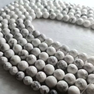 ลูกปัดหินฮาวไลท์สีขาวทรงเหลี่ยมเต็มเม็ด หินหยกขาว สำหรับทำสร้อยข้อมือ DIY เครื่องประดับ - Product Image 1
