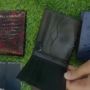 Cartera de Cuero Premium para Hombre en Varios Colores, Diseño Elegante y Texturizado, con Compartimento con Cremallera y Ventana para Identificación - Product Image 6