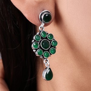 ต่างหูห้อยประดับออนิกซ์ทองเหลืองชุบเงินออกซิไดซ์ ดีไซน์ลายดอกไม้ทรงกลม แฟชั่นสำหรับผู้หญิง เครื่องประดับงานปาร์ตี้สไตล์ชาติพันธุ์ ขายส่งจำนวนมาก - Product Image 2