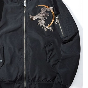 Veste en satin décontractée pour homme OEM, col rabattu, fermeture boutonnée, coupe-vent, en polyester et soie, en vente - Product Image 4