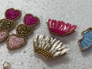 Boucles d'oreilles pendantes faites à la main en verre soufflé, imitation perle, forme cloche, légères, style vintage, bijoux de mode pour soirée - Product Image 3