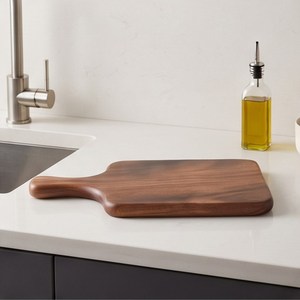 Tabla de cortar rectangular de madera pulida con asa, grano marrón natural - Product Image 3