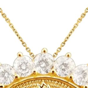 Pendentif Bouclier Soleil en Vermeil Doré, Collier Inspiré des Sororités, Breloque, Bijoux de Sœurhood Grecque, Cadeau Élégant et Tendance pour Femme - Product Image 3