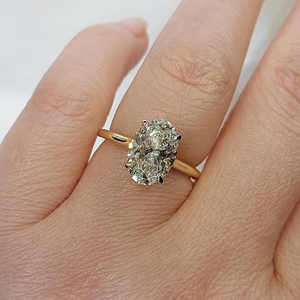 Bague de fiançailles tendance en or jaune 1 carat pour femme, diamant ovale de laboratoire, style classique - Product Image 3