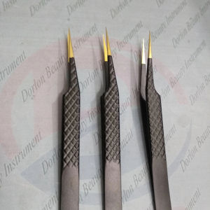 Pinzas de aislamiento de pestañas rectas Pro con agarre de diamante recubierto de Color negro hecho a mano - Product Image 1