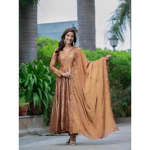 Conjunto de Traje de Fiesta para Mujer de Diseñador, Vestido Bordado y Dupatta con Trabajo de Lentejuelas - Product Image 2