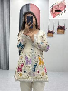 Ensemble coordonné Off White en soie pure avec broderie lourde et travail de sequins - Product Image 2