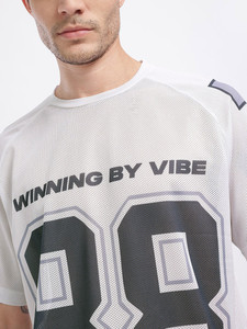 Camiseta deportiva de malla para hombre con estampado de "Winning By Vibe" número 88, manga corta, cuello redondo, transpirable, corte regular - Product Image 3