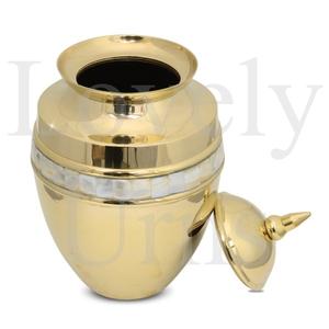 Urne funéraire en laiton jaune à motif floral pour adulte, urne de crémation, souvenir commémoratif, urne en laiton artisanale, design floral, hommage élégant - Product Image 3