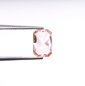 OM GEMS Diamant synthétique rose taille radiant 1,00 CT, fantaisie, percé au laser, rempli, certifié IGI pour la fabrication de bijoux - Product Image 2