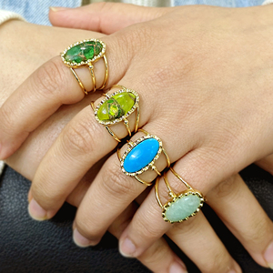 Fournitures de bijoux en gros, bague ajustable en émeraude de Mohave, cuivre et turquoise, plaquée or 18 carats, forme ovale, pierres précieuses, bagues statement. - Product Image 5