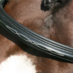Brida de cuero de lujo para caballo con forma anatómica y acolchado suave, con parte trasera recortada y costuras elegantes, con hebilla. - Product Image 6