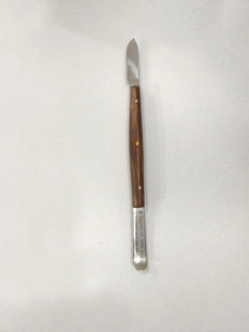 Couteau à cire dentaire manuel MayoMed de haute qualité, taille standard, lame en acier inoxydable allemand poli miroir, manche en bois, certifié CE - Product Image 1