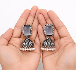 ต่างหูระย้า jhumka ไข่มุกเงินแท้สีเทาออกซิไดซ์สำหรับผู้หญิงต่างหูระย้างานปาร์ตี้แนววินเทจทันสมัย - Product Image 5