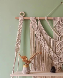 Étagère murale en macramé faite à la main, couleur personnalisée, corde en coton avec bois de pin, étagère flottante décorative pour la décoration de la maison - Product Image 1
