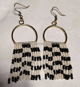 ต่างหูลูกปัดถักโครเชต์ขนาดเล็กสำหรับงานปาร์ตี้ต่างหูห้อยตามสั่งขนาดคลาสสิก - Product Image 5