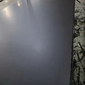 ไม้อัดเคลือบฟิล์มสีน้ำตาล/ดำสำหรับงานก่อสร้างกลางแจ้ง ใช้ซ้ำได้ 10 ครั้ง ขนาด 8x4 มม. หนา 12-15-18 มม. เกรด E0 เมลามีน จากซัพพลายเออร์เวียดนาม - Product Image 1