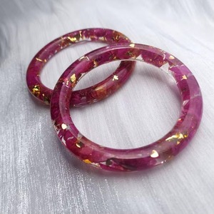 Bracelets tendance en résine compacte pour femmes avec motifs élégants, légers et confortables à porter, artisanat naturel pour femmes - Product Image 1