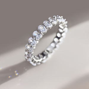 Bague en or blanc 18 carats plaqué rhodium avec diamant ovale de 0,50 carat cultivé en laboratoire CVD pour femme, idéale pour les mariages, les anniversaires et les soirées. - Product Image 3