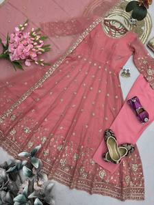 ชุดเดรสยาวแบบ Anarkali ดีไซน์คลาสสิก พร้อมงานปักและประดับเลื่อม ผ้าพิมพ์ลาย - Product Image 5