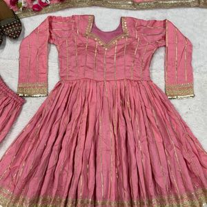 Conjunto de traje Sharara de seda Vichitra tradicional para mujer con bordado elaborado y dupatta con borde de encaje, precio al por mayor por Royal Export - Product Image 6