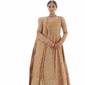 Vestido de Novia Paquistaní de Estilo Real Hecho a Mano con Bordado de Borlas, Perlas, Lentejuelas, Cuentas de Cristal y Silueta Imperio de Organza - Product Image 1