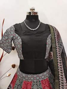 Conjunto Vibrante de Lehenga Larga para Mujer Navaratri, Estampado de Algodón Ajrakh, Dupatta Lucknowi, Blusa Adornada, Inspirado en las Chicas Pakistaníes - Product Image 2