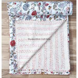 Manta Larga de Algodón Reversible con Estampado Floral, Hecha a Mano, Ecológica, Estilo Vintage Kantha, para el Hogar - Product Image 1