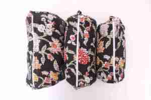 Pochette à maquillage en coton matelassé à fleurs, pochette cosmétique faite à la main, trousse de toilette de voyage, vente en gros - Product Image 5