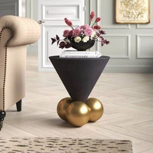 Mesa Auxiliar de Aluminio de Alta Calidad, Muebles de Primera Calidad, Detalle Metálico, Otomana para Sala de Estar, Hogar u Hotel, en Latón - Product Image 2
