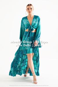 ชุดเซ็ตโบโฮลายดอกไม้สำหรับผู้หญิง เสื้อคอวีผูกเชือก กระโปรงแม็กซี่ระบายชายสูงต่ำ ชุดสองชิ้น รับทำโลโก้ตามสั่ง จำหน่ายจำนวนมาก - คละสี - Product Image 6