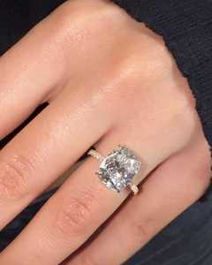 Bague Solitaire en Or Massif 14K avec Diamant de Laboratoire Taille Coussin 5 Carats, Bijou Fin Moderne pour Demande en Mariage, Sertie à Griffes, Prix Usine - Product Image 2