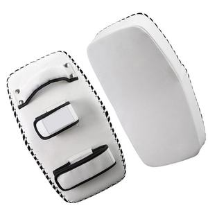 Pads de frappe thaïlandais en cuir PU de haute qualité pour l'entraînement de boxe, MMA et karaté, avec impression de logo personnalisée - Product Image 5