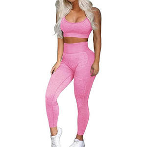 Ensemble de yoga pour femmes en tissu doux, offrant une coupe ajustée et un look élégant, idéal pour les séances de sport et la détente à domicile. - Product Image 6