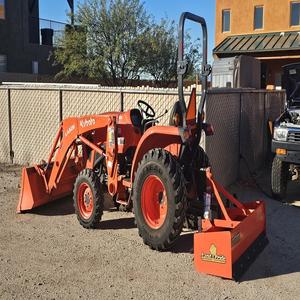 Tractor de un solo eje Kubota L2502HST en venta con componentes principales: motor, bomba de engranajes y rodamientos - Product Image 2