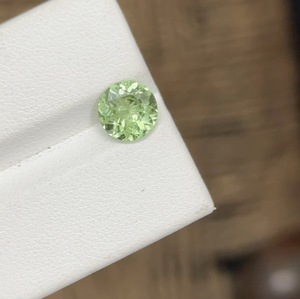 Tsavorita Verde Natural, Corte Redondo, 1.62 Quilates, 7.80mm, con Juego de Color para Joyería - Product Image 2