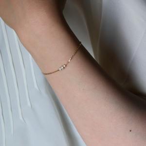 กำไลข้อมือทองคำแท้ประดับเพชรโมอิสซาไนต์และเพชรเลี้ยงในห้องปฏิบัติการแบบสามเม็ด ดีไซน์เรียบหรู ได้รับการรับรองจาก IGI ทอง 14K/18K ของขวัญสำหรับผู้หญิง - Product Image 2